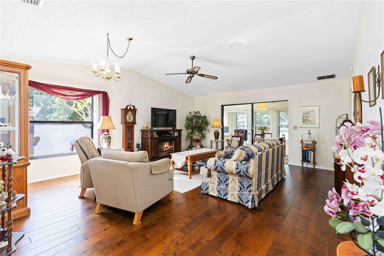 VILLAGE OAKS SEC B - Residential