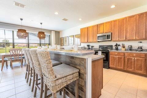 910 MARCELLO BOULEVARD