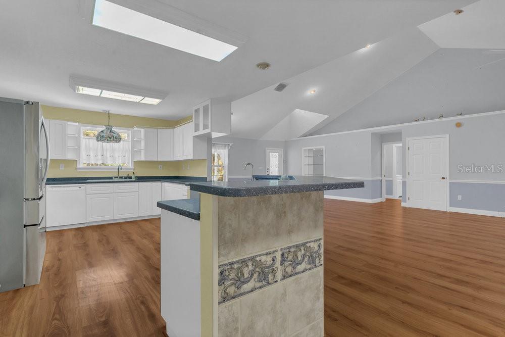 SUN OAKS - Residential