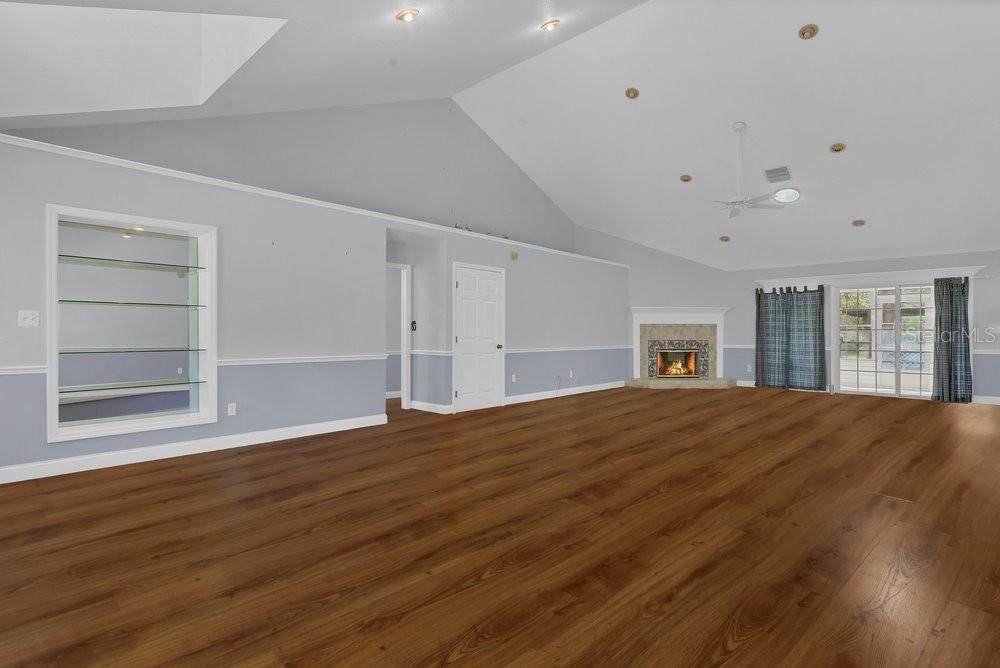 SUN OAKS - Residential