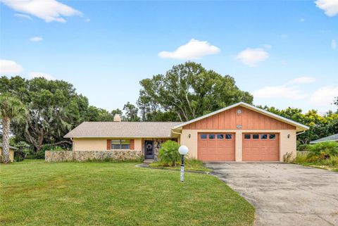 Photo of 9835 Wedgewood Lane, Leesburg, FL 34788 (MLS # OM710992)