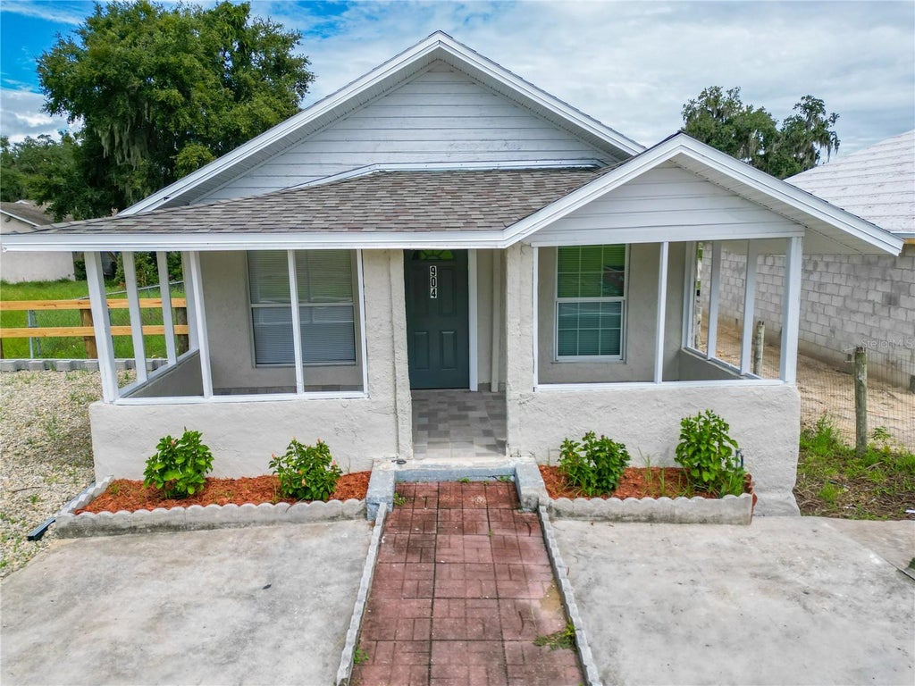 Photo of 904 Washington Street, Leesburg, FL 34748 (MLS # O6434922)