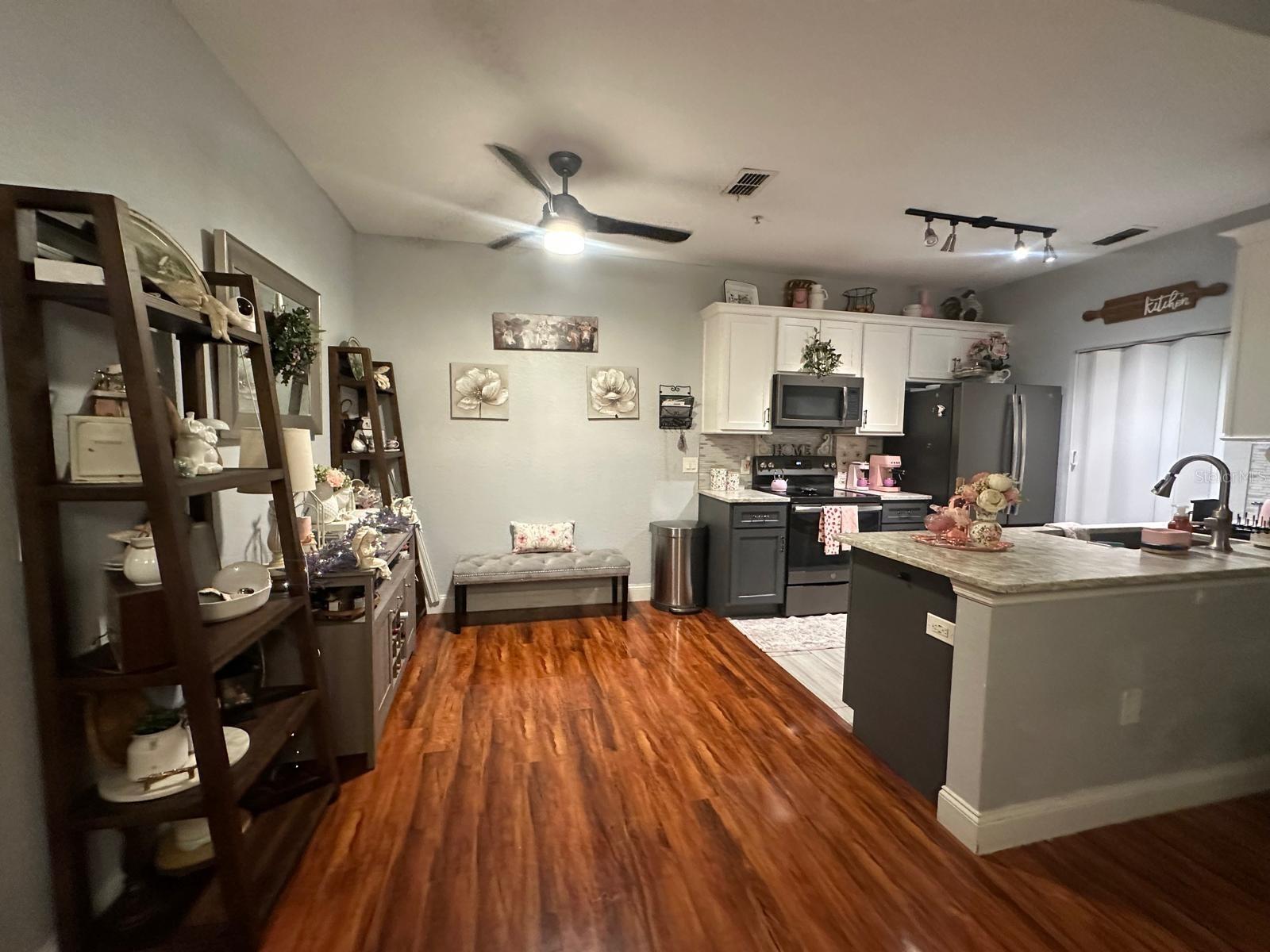 CRESCENT PLACE AT LAKE LOTUS CONDO - Residential