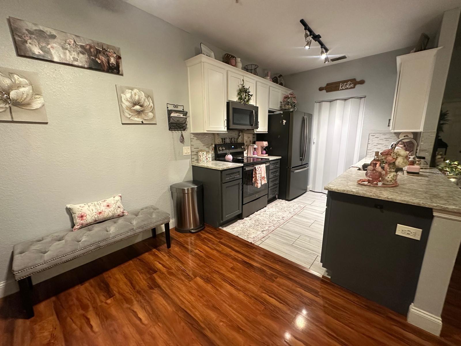 CRESCENT PLACE AT LAKE LOTUS CONDO - Residential