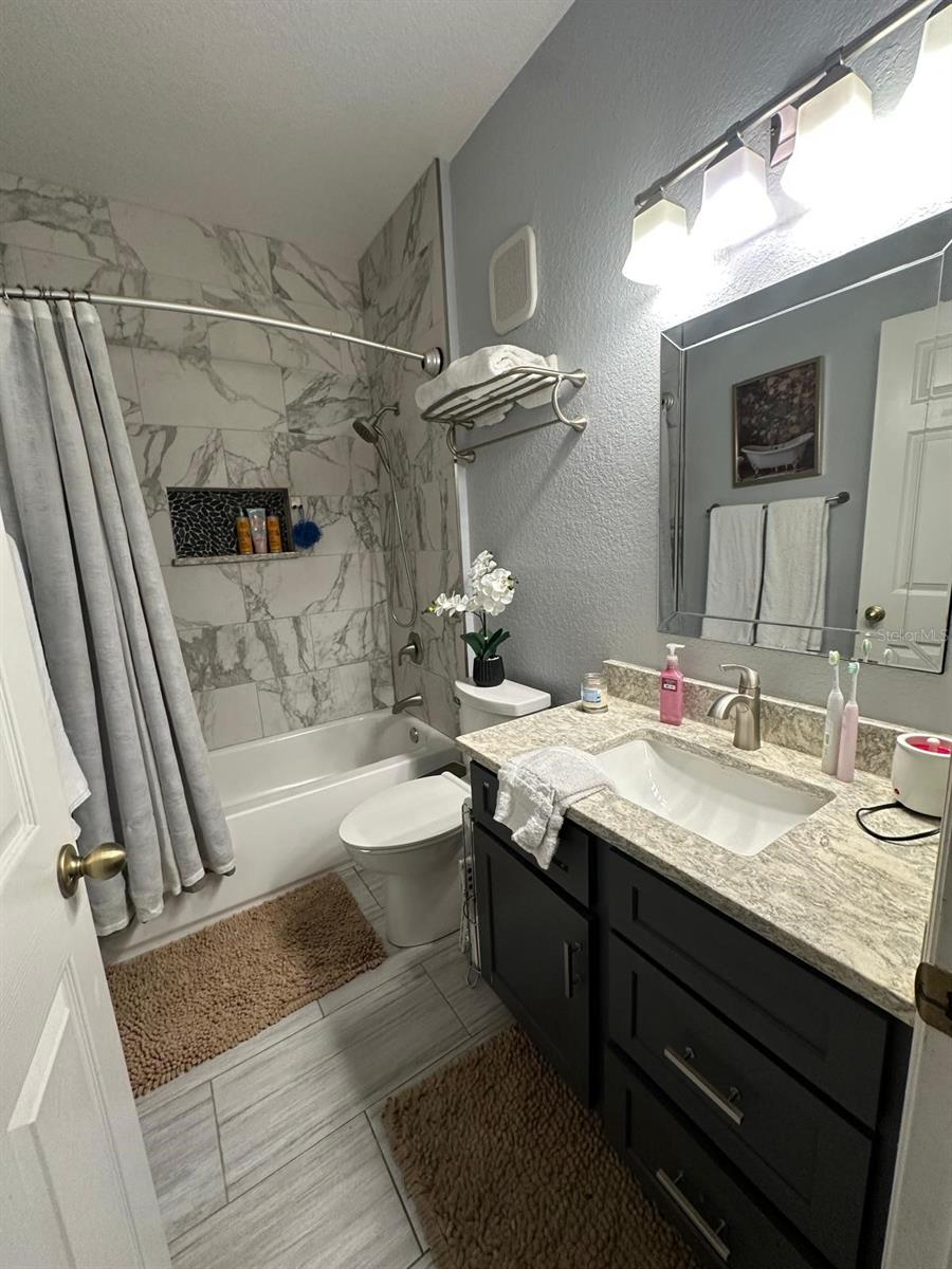 CRESCENT PLACE AT LAKE LOTUS CONDO - Residential