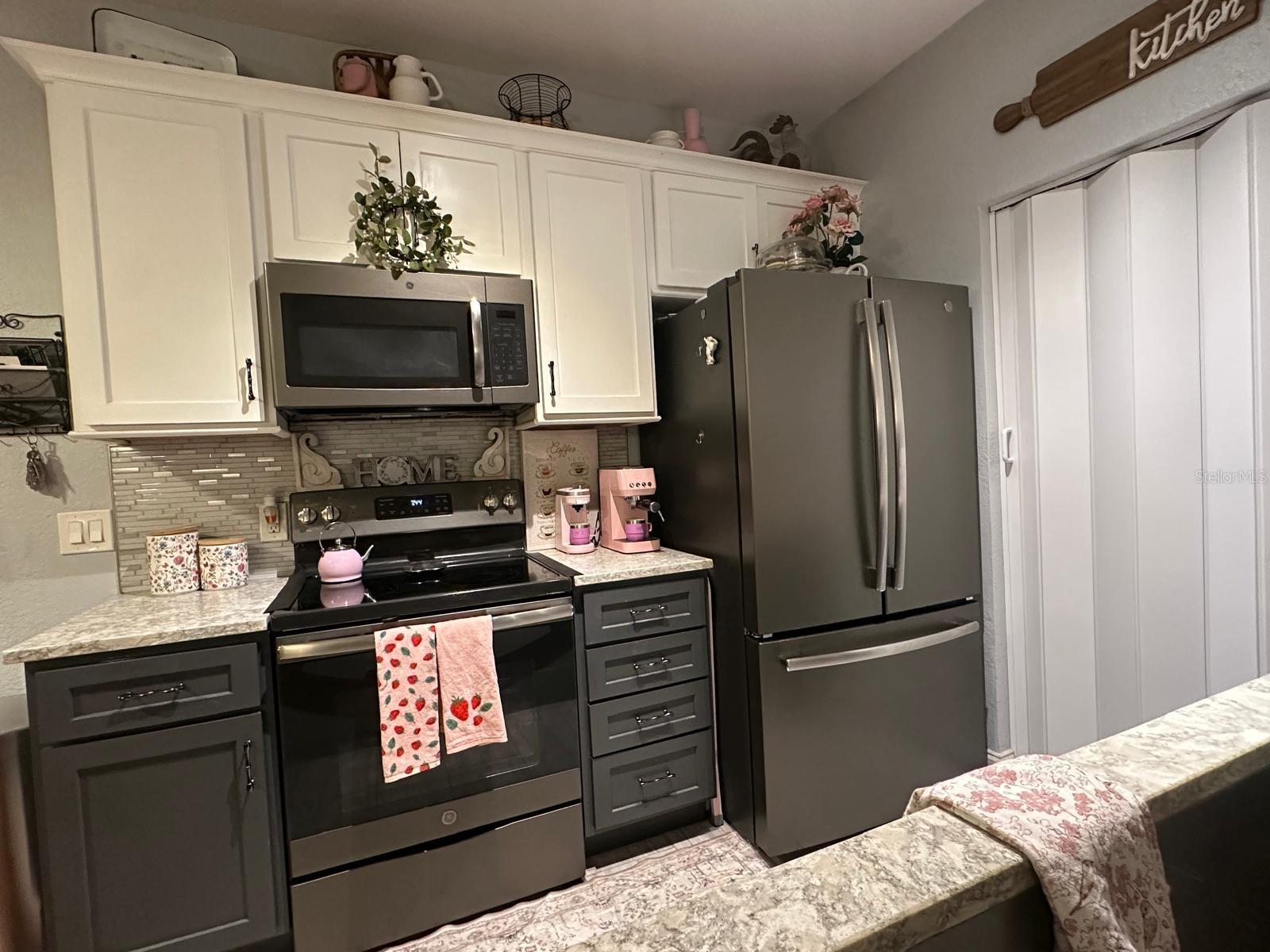 CRESCENT PLACE AT LAKE LOTUS CONDO - Residential