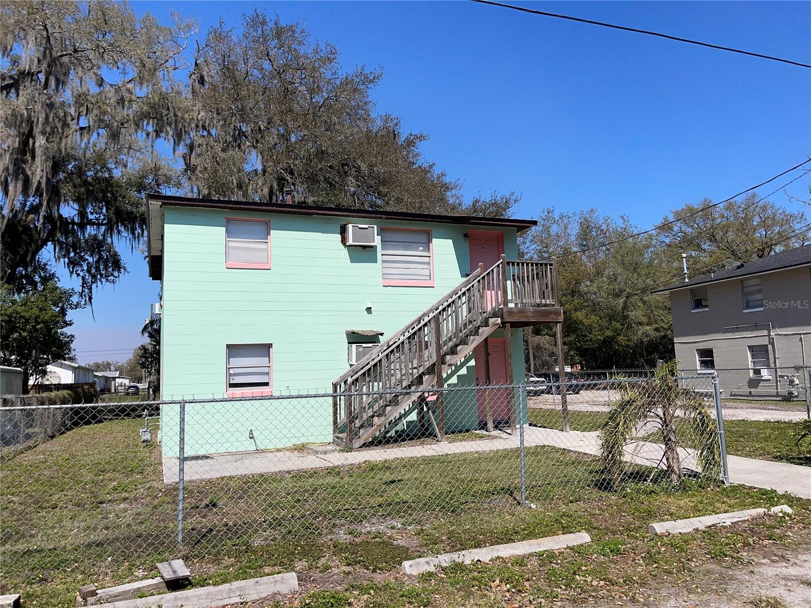 802 W WARREN