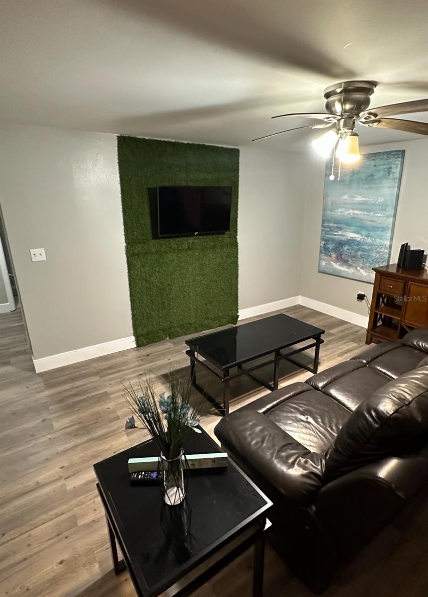 802 W WARREN