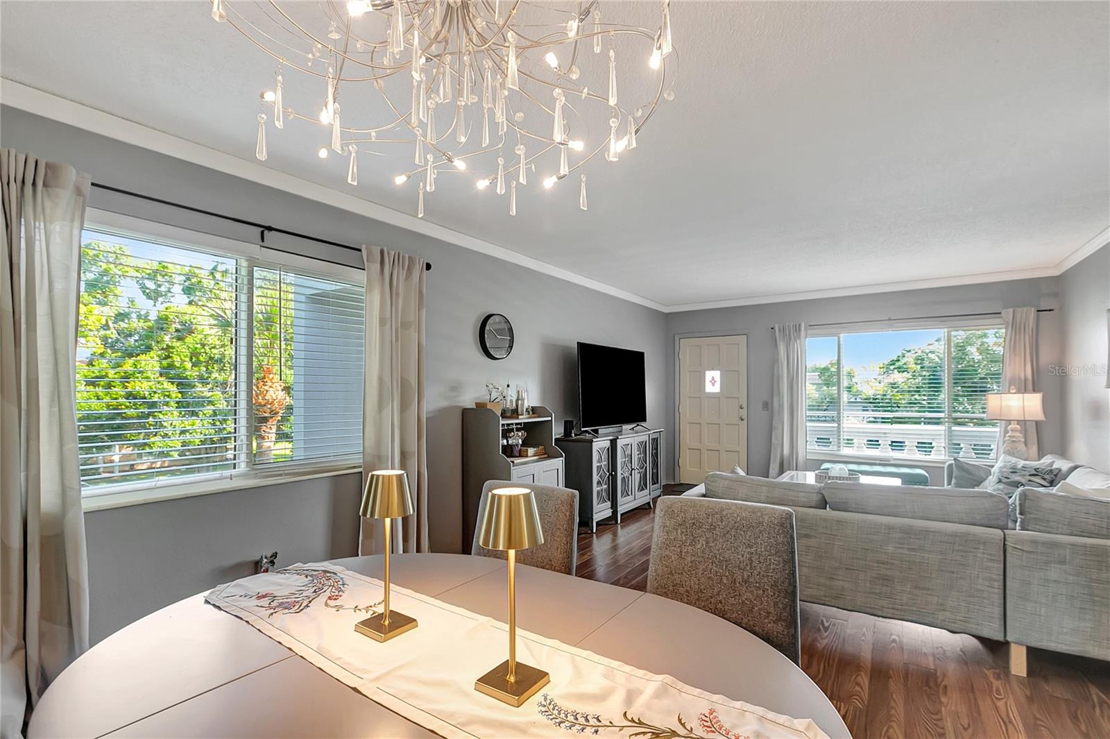 ON TOP OF THE WORLD - Residential