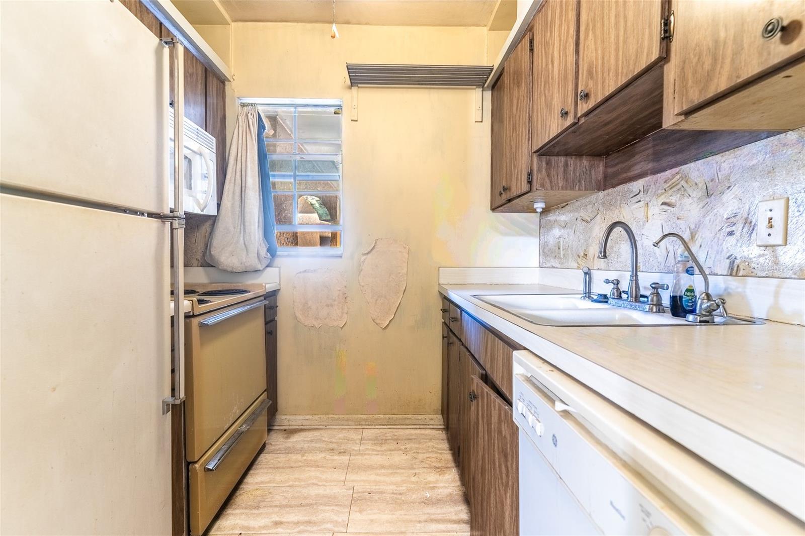 3718 MCKAY AVENUE 203