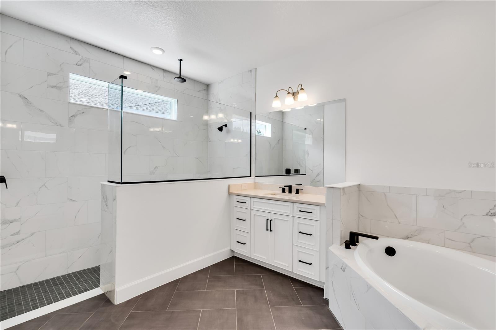 MIRABAY - Residential