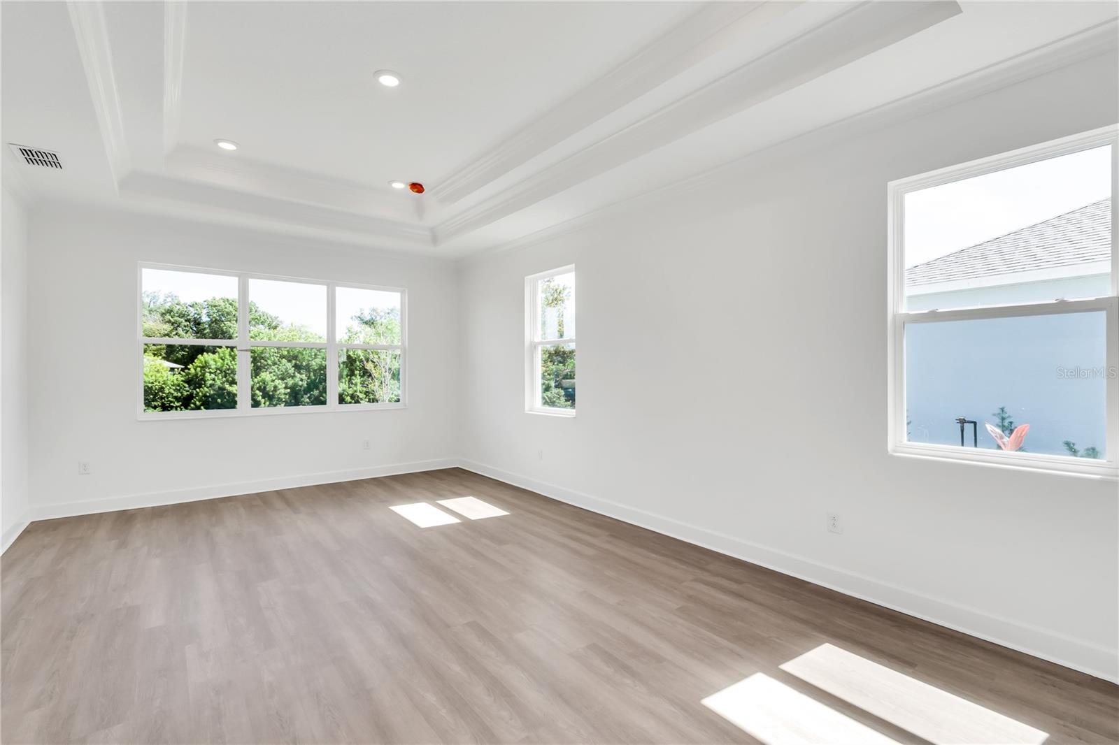 MIRABAY - Residential