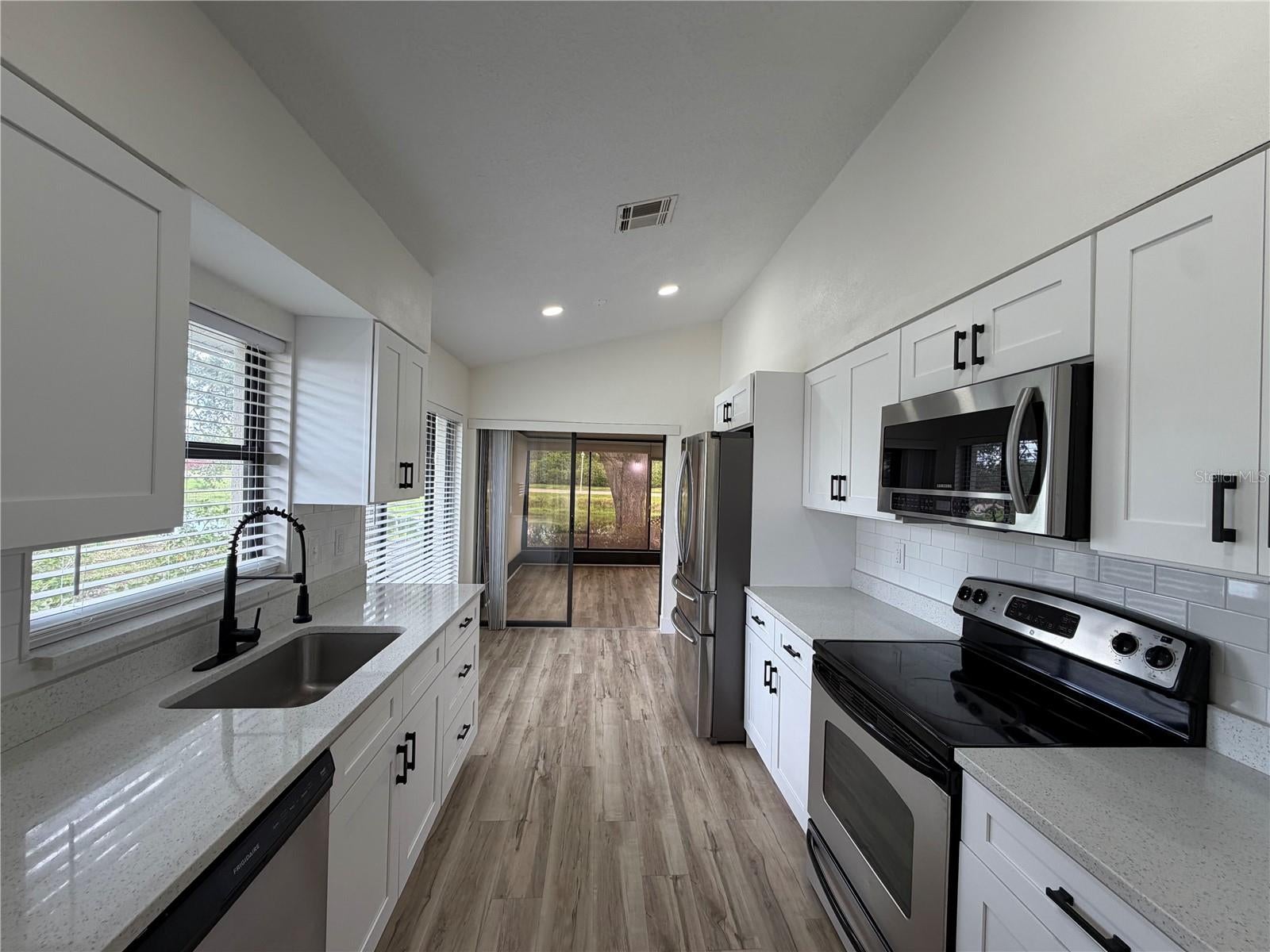 339 PEMBROKE LANE S 228, VENICE, FL, 34293 3 339 PEMBROKE LANE S 228