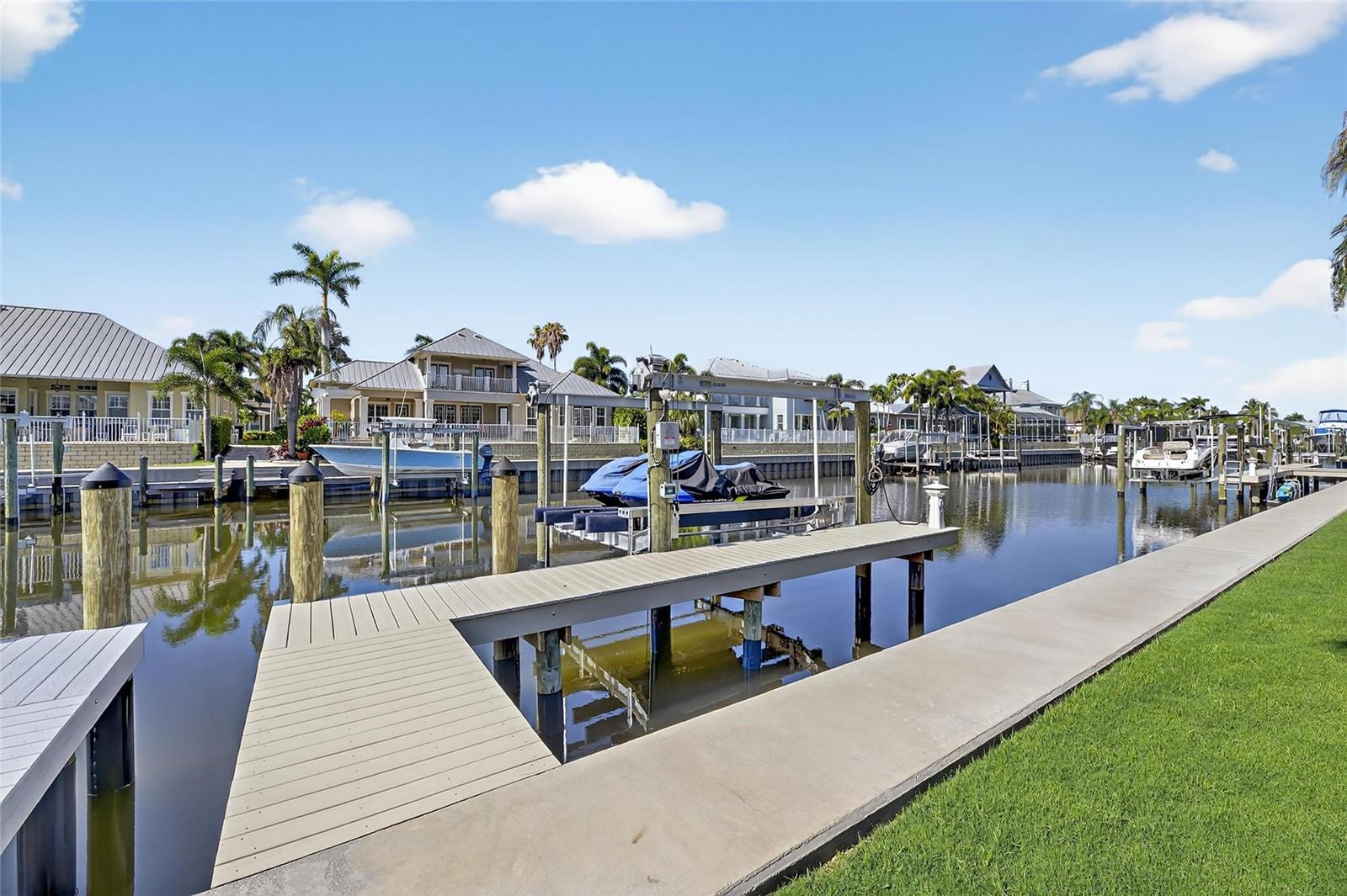 998 SIGNET DRIVE
