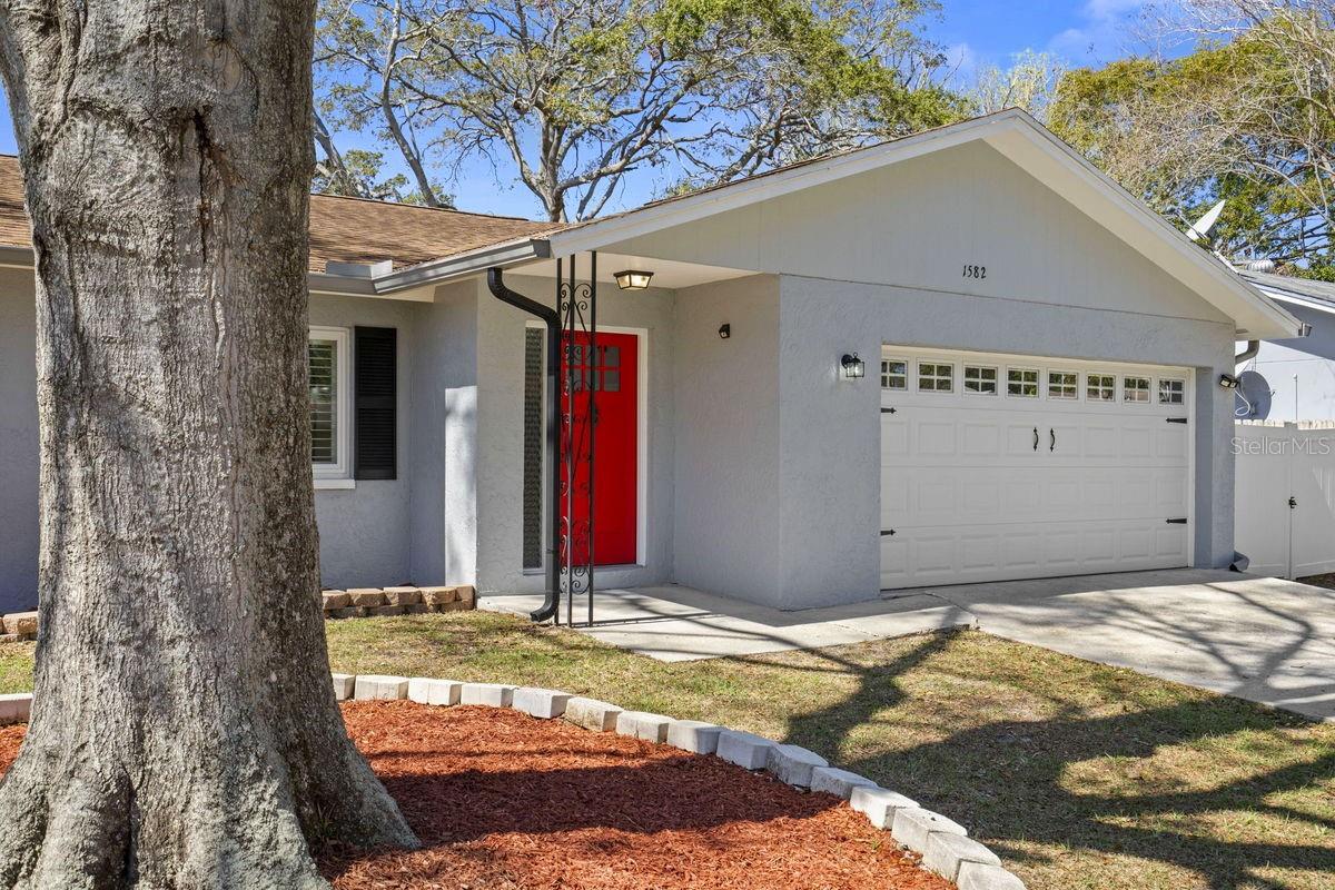 1582 SANDALWOOD DRIVE