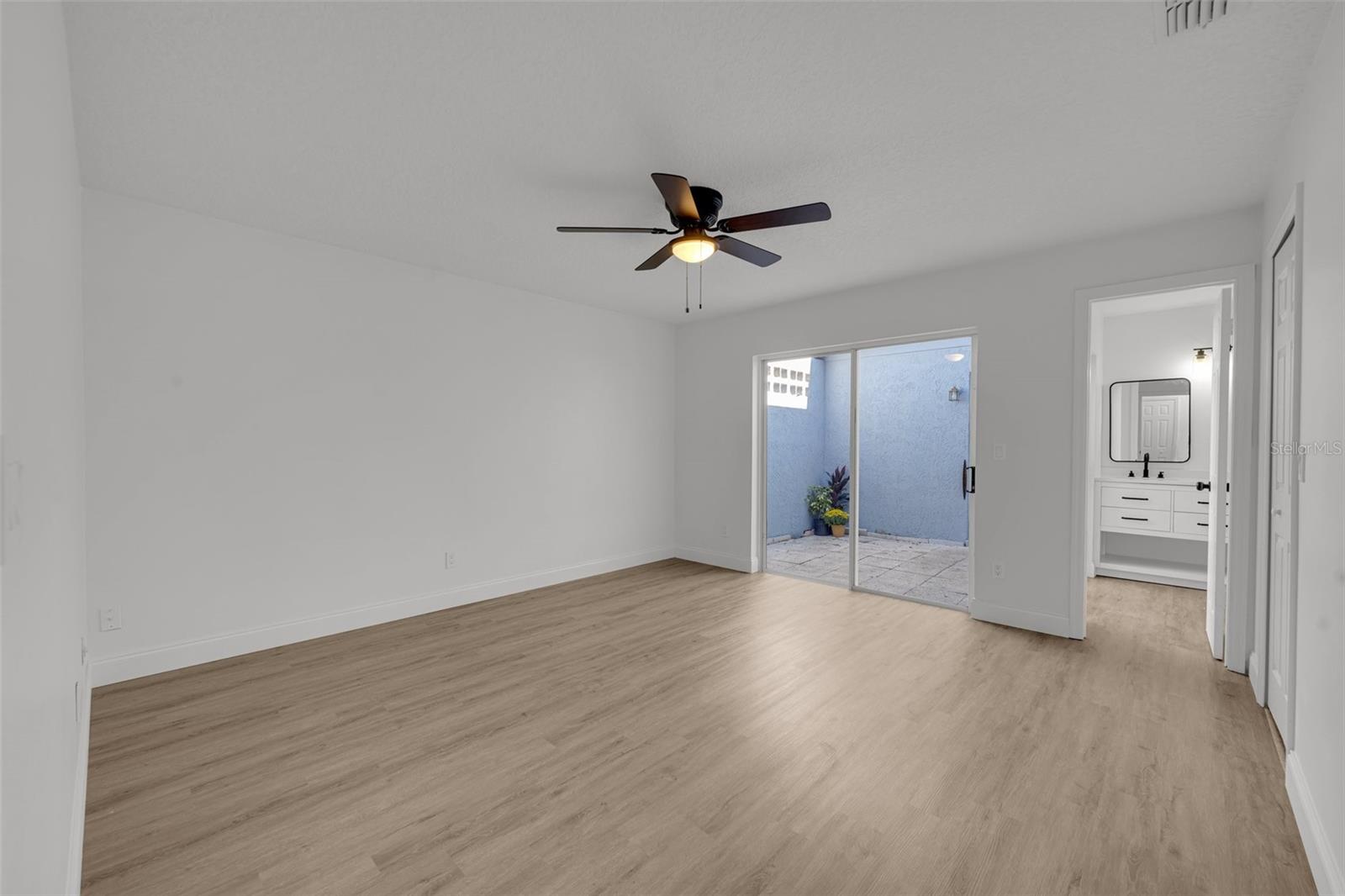 COUNTRY LANE - Residential