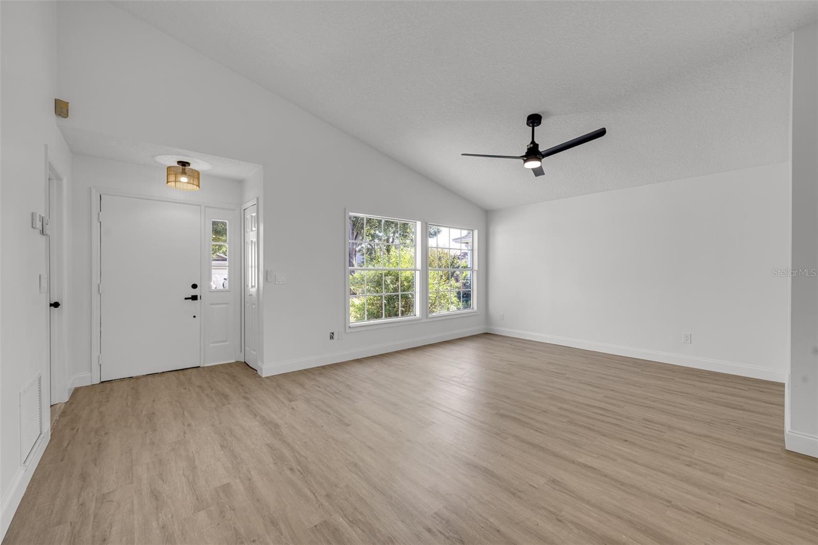 COUNTRY LANE - Residential