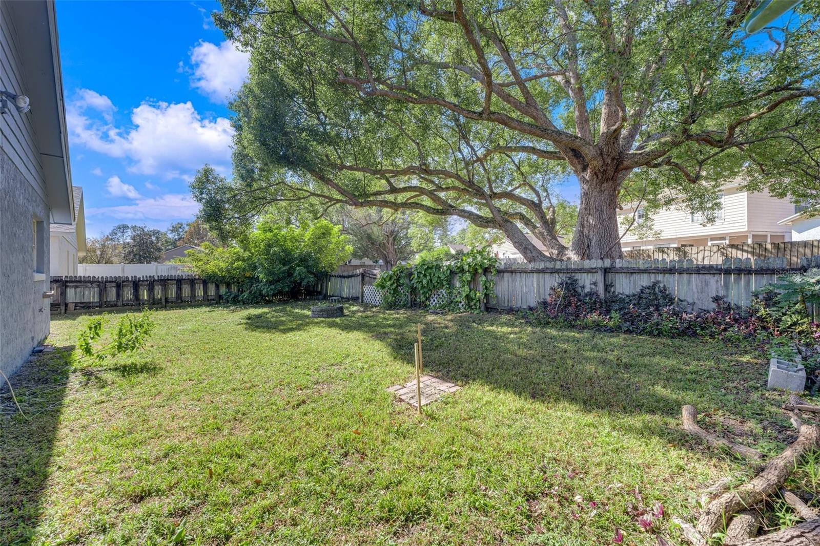 COUNTRY LANE - Residential