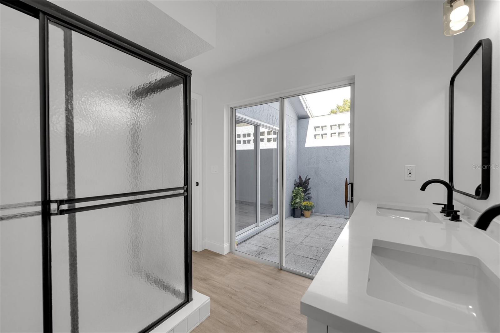 COUNTRY LANE - Residential