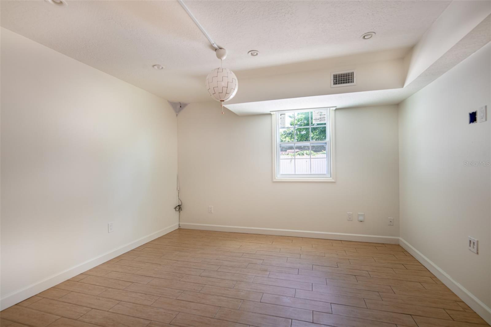 ANDERSON HUNTER ESTATES - Residential