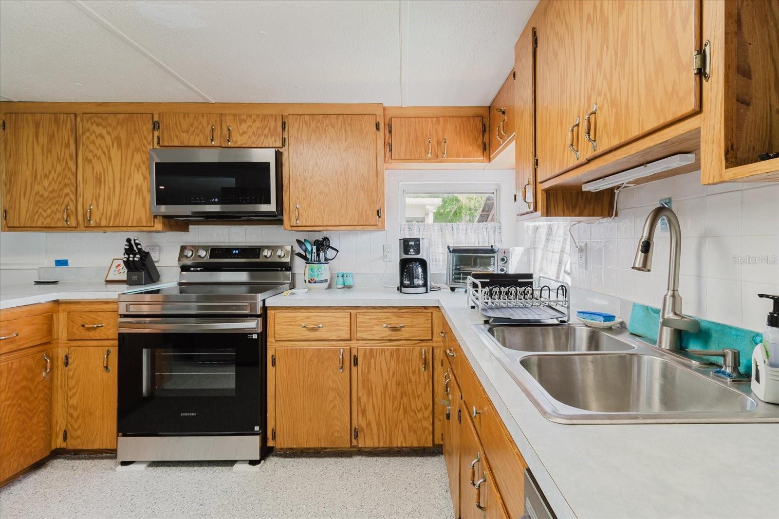 WEEKI WACHEE GARDENS - Residential