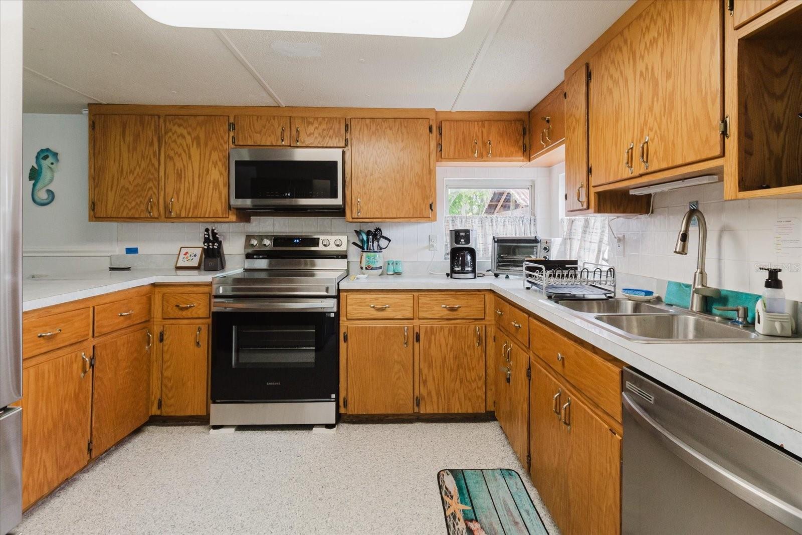 WEEKI WACHEE GARDENS - Residential