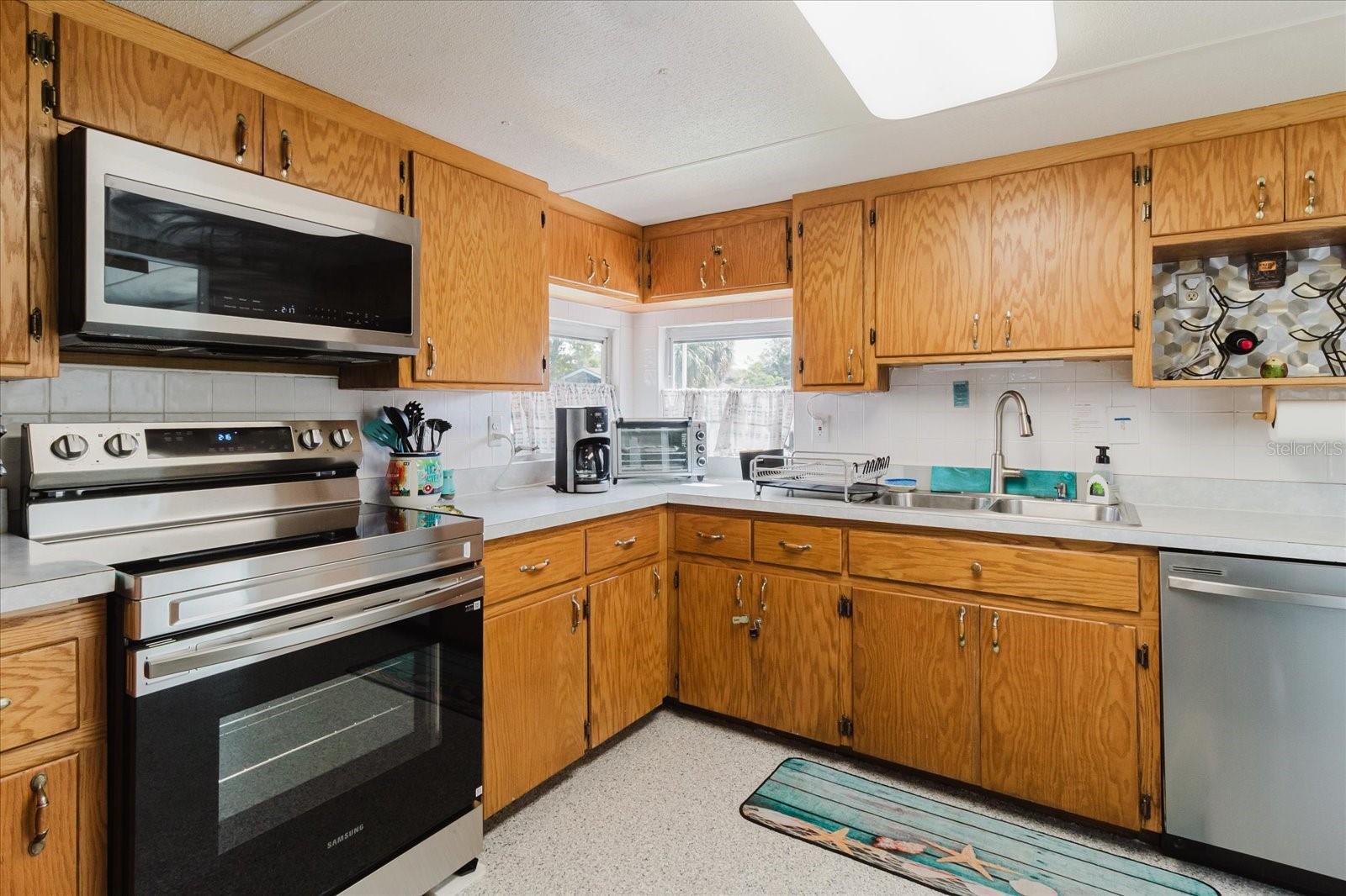 WEEKI WACHEE GARDENS - Residential