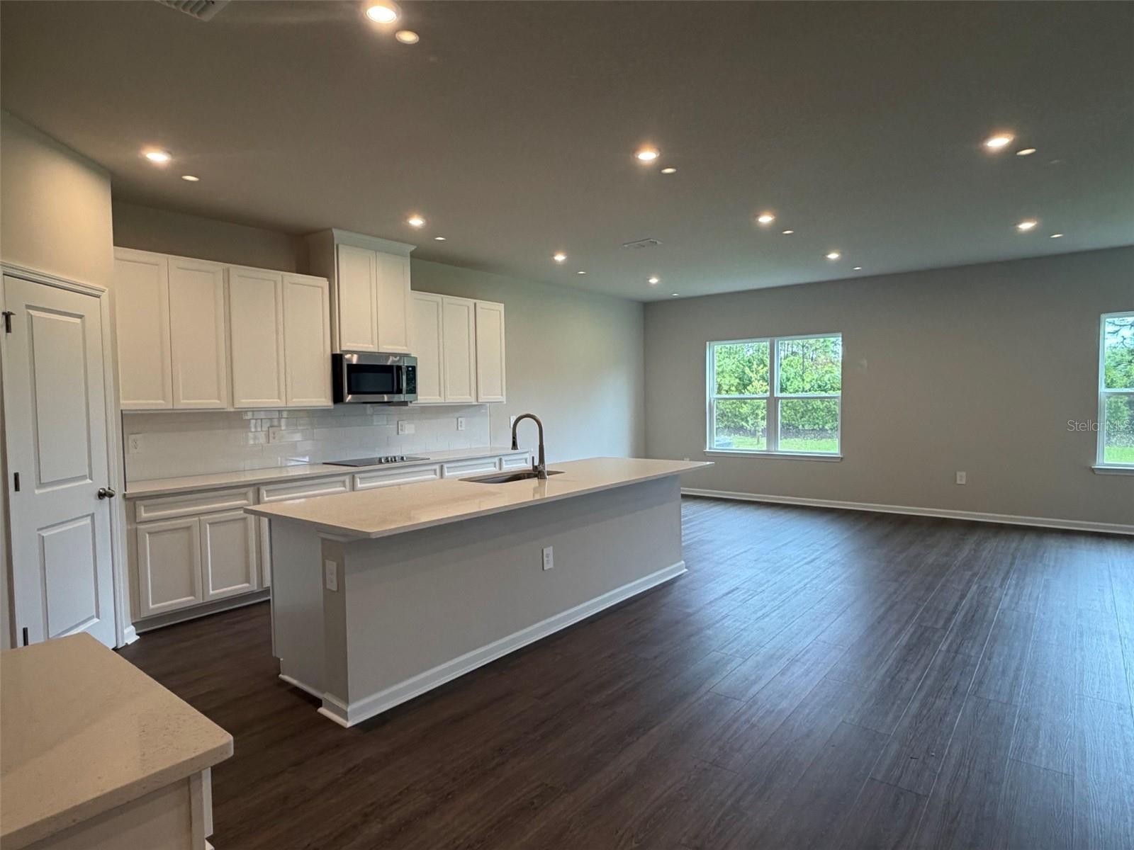 1658 W PALMS DRIVE