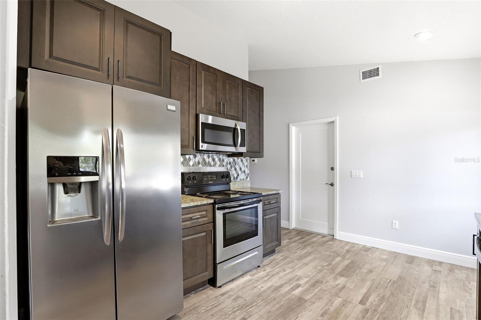 RESERVE AT THE CROSSINGS PH 1 THE - Residential