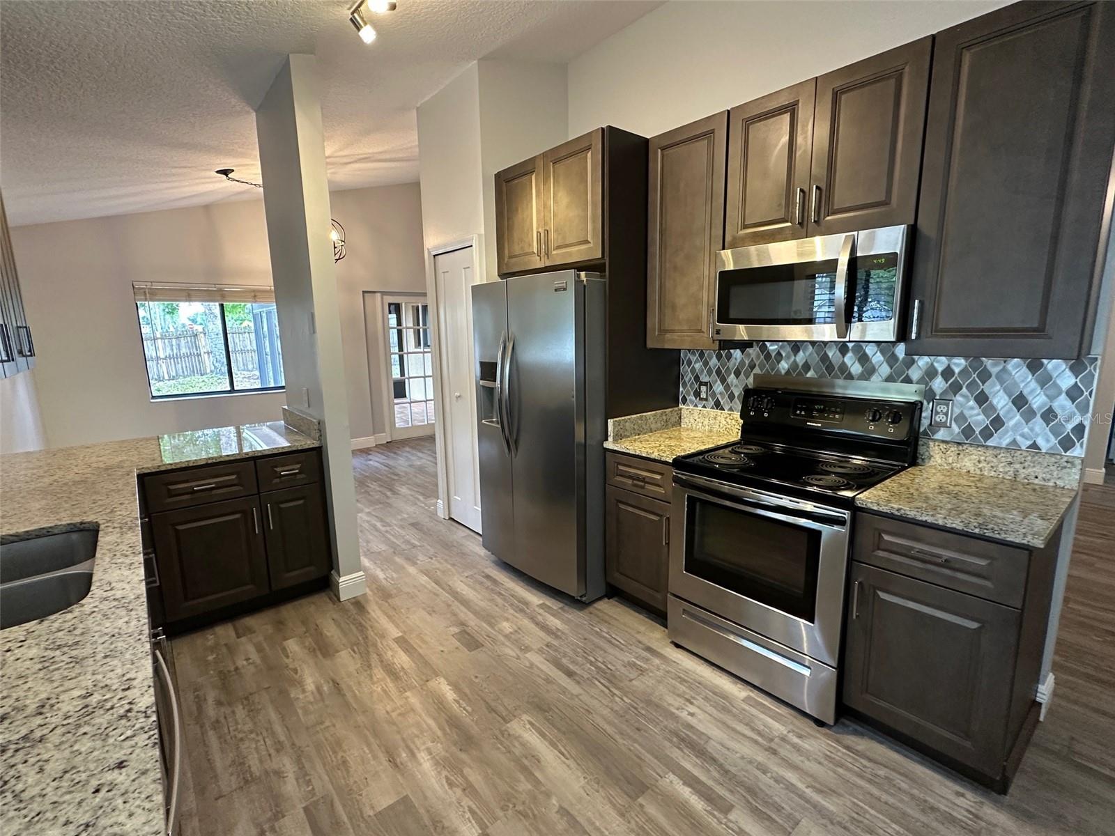 RESERVE AT THE CROSSINGS PH 1 THE - Residential