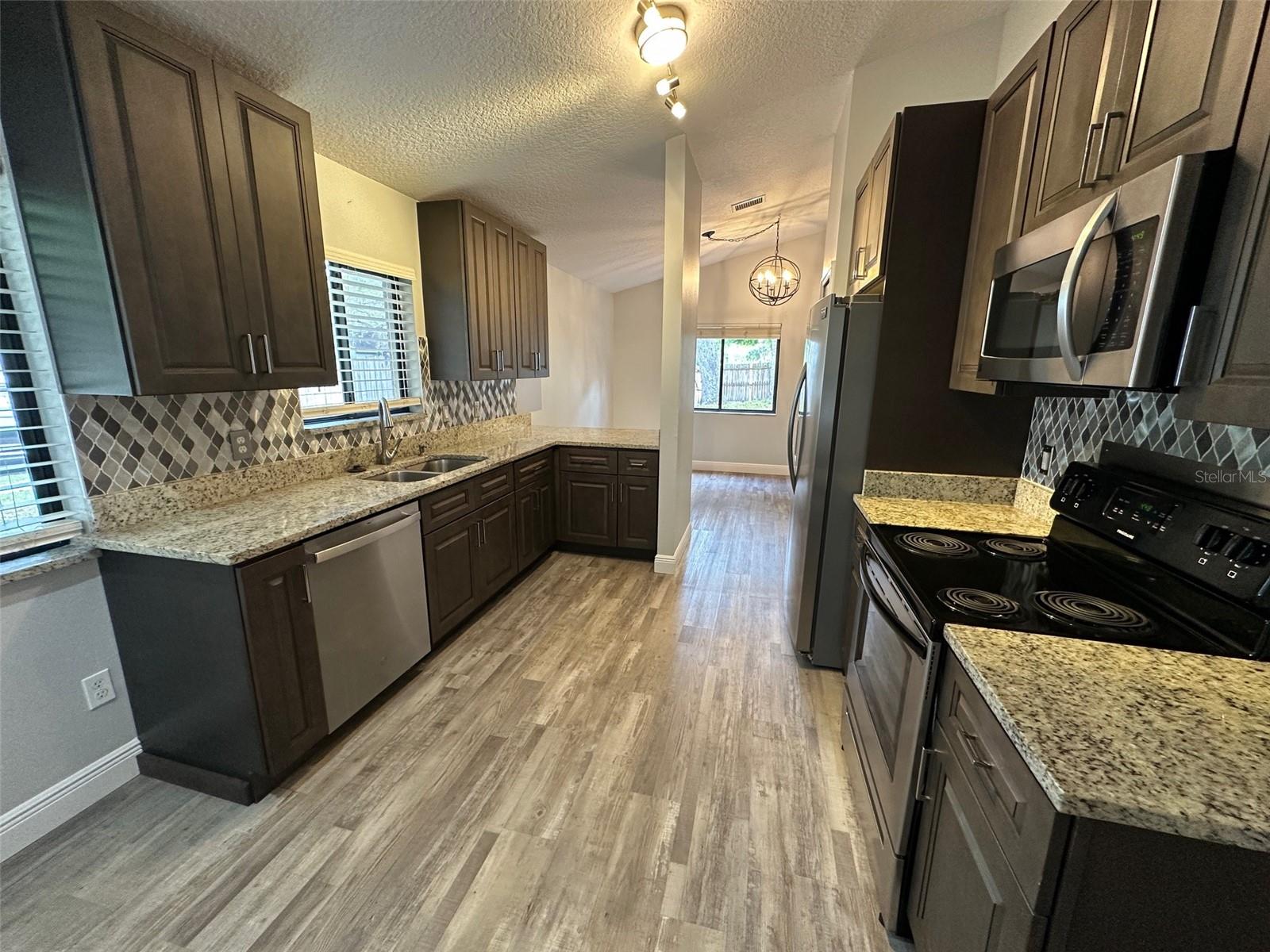 RESERVE AT THE CROSSINGS PH 1 THE - Residential