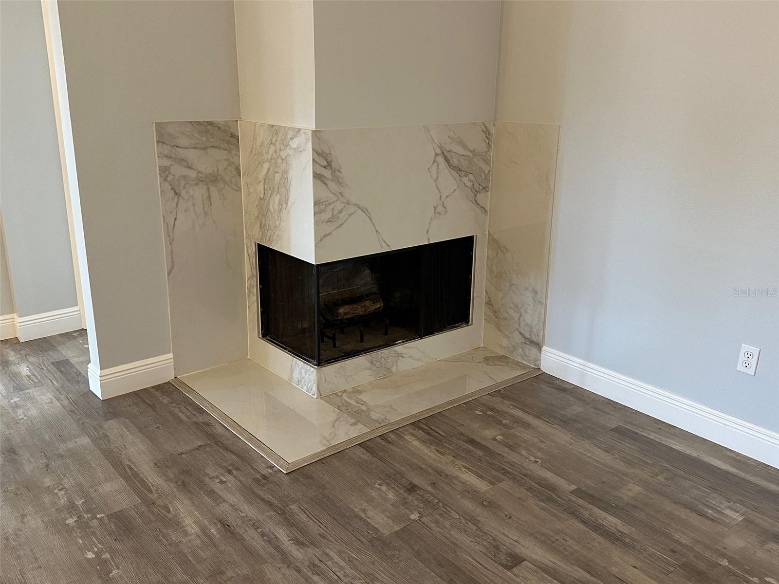 RESERVE AT THE CROSSINGS PH 1 THE - Residential