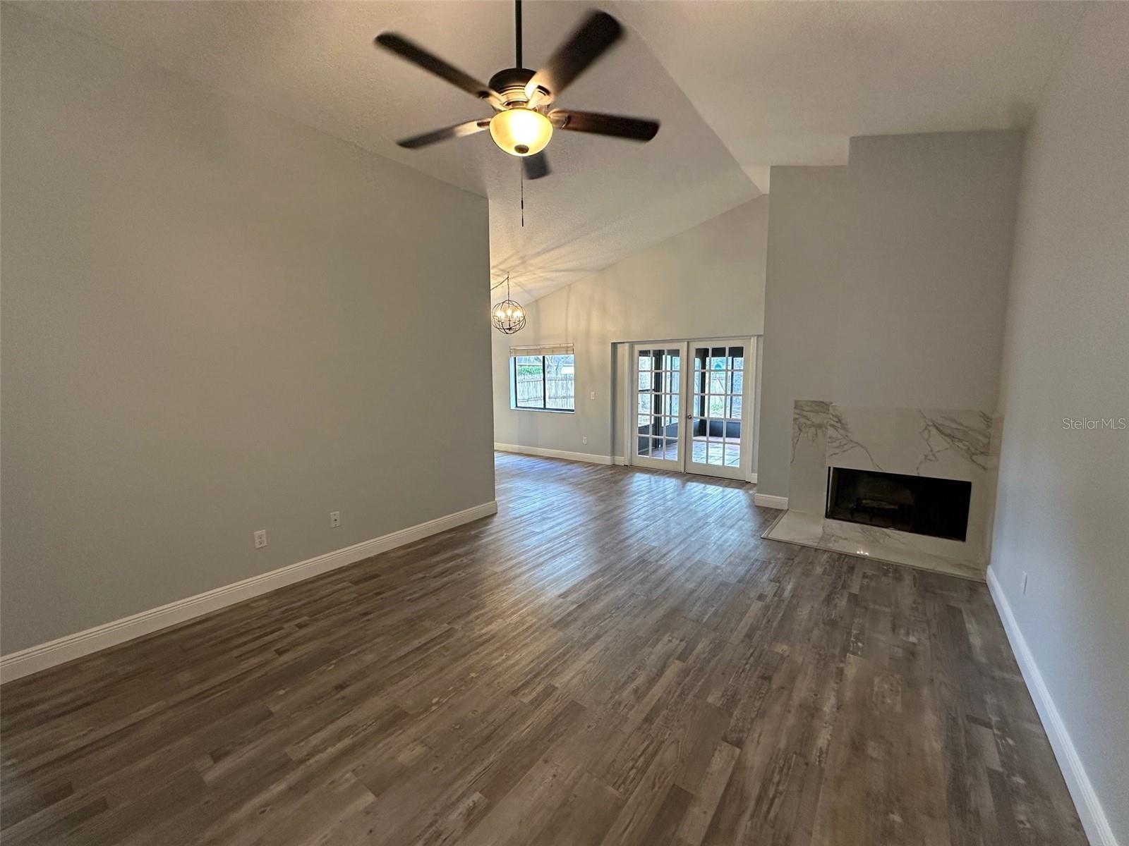 RESERVE AT THE CROSSINGS PH 1 THE - Residential