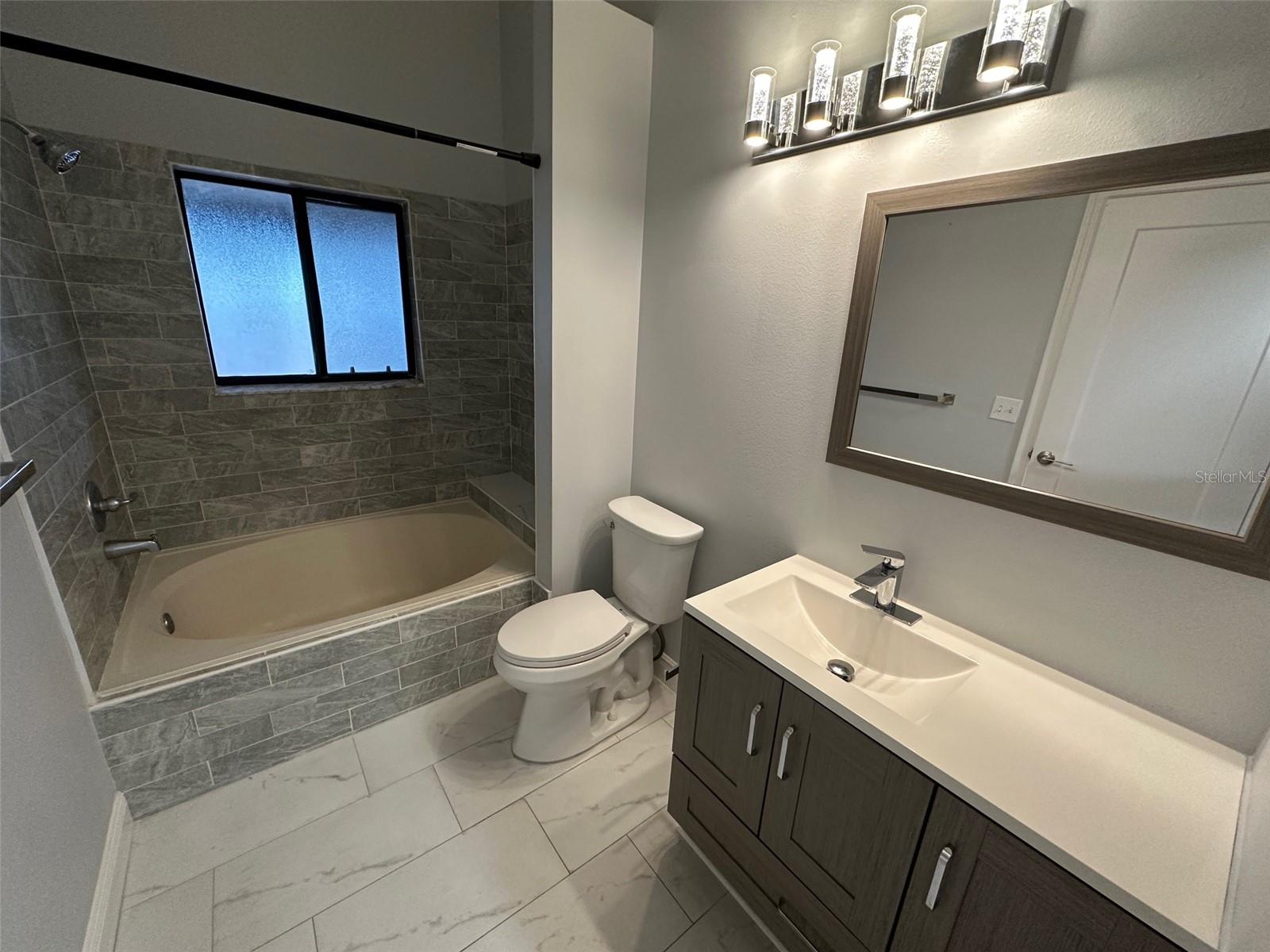 RESERVE AT THE CROSSINGS PH 1 THE - Residential