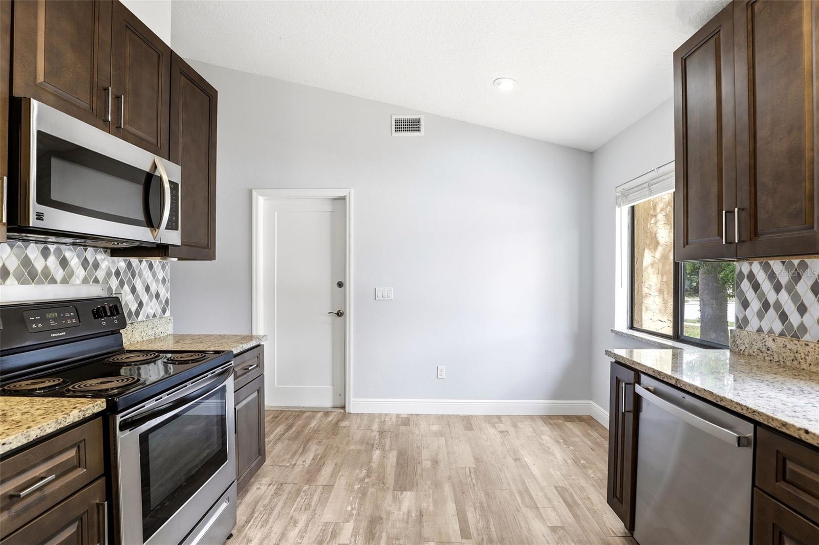 RESERVE AT THE CROSSINGS PH 1 THE - Residential