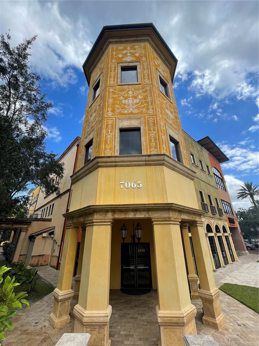 Prime location in Metrowest, class A, well maintained building. .. WITH ELEVATORS, OPEN PARKING. This office is a combination of two offices, total of 1,160 sqf. AVAILABLE OCTOBER 2025.. SHORT TERM LEASE AVAILABLE