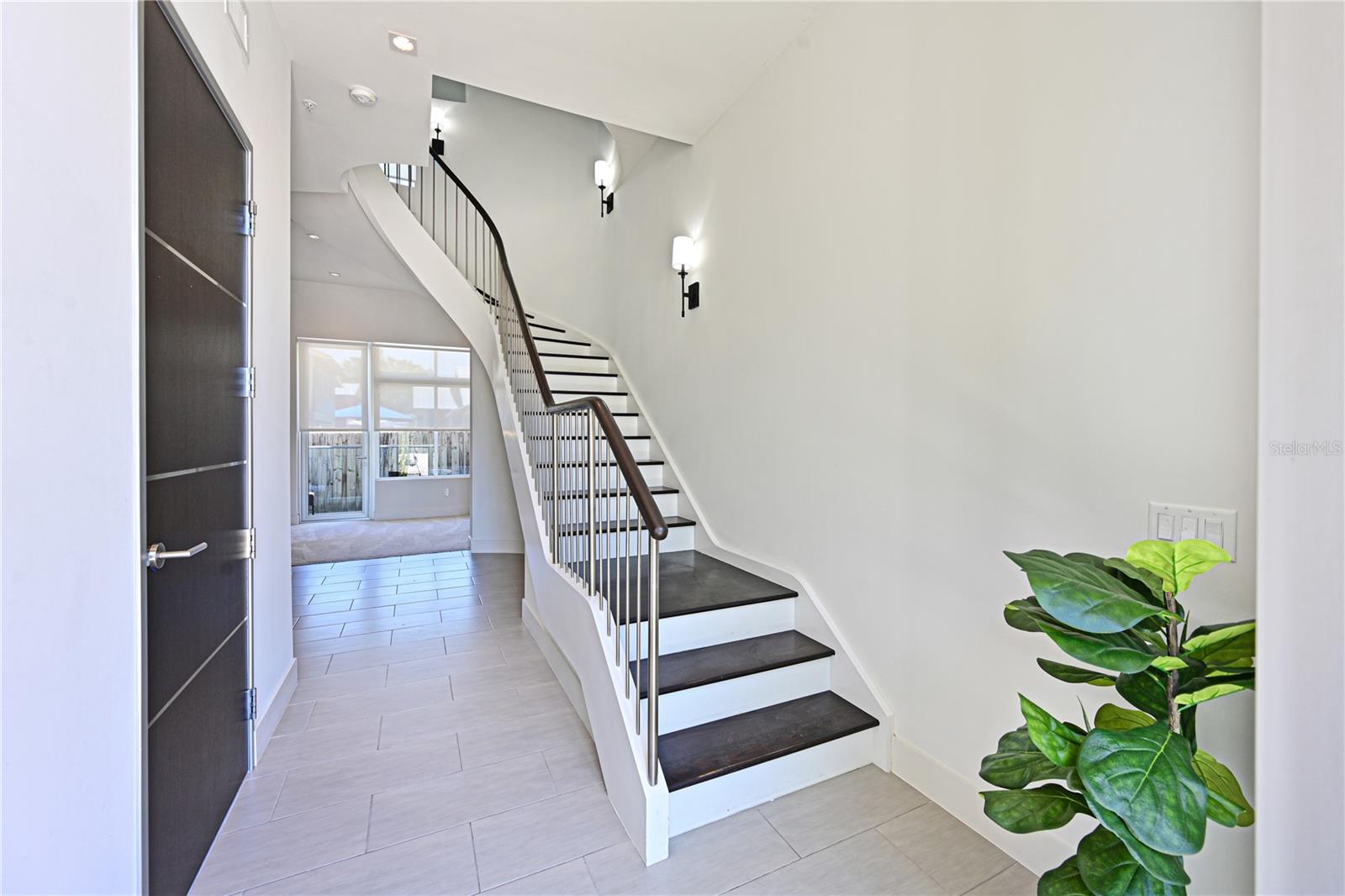 221 COSMOPOLITAN COURT