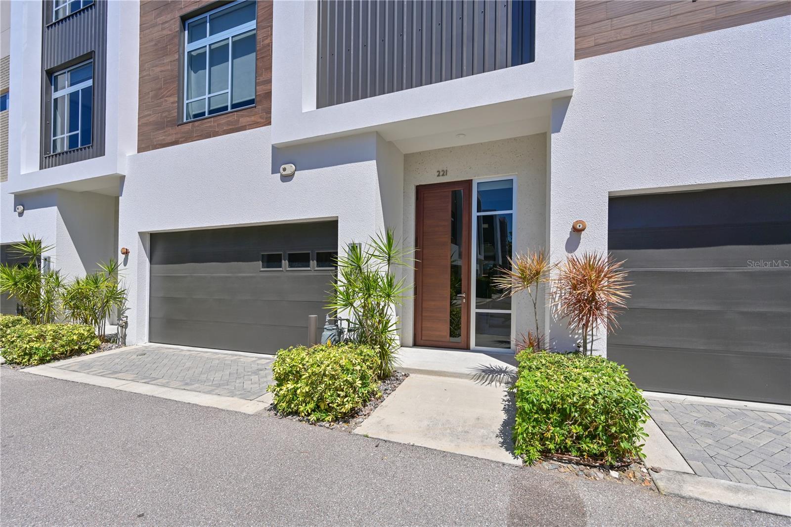 221 COSMOPOLITAN COURT