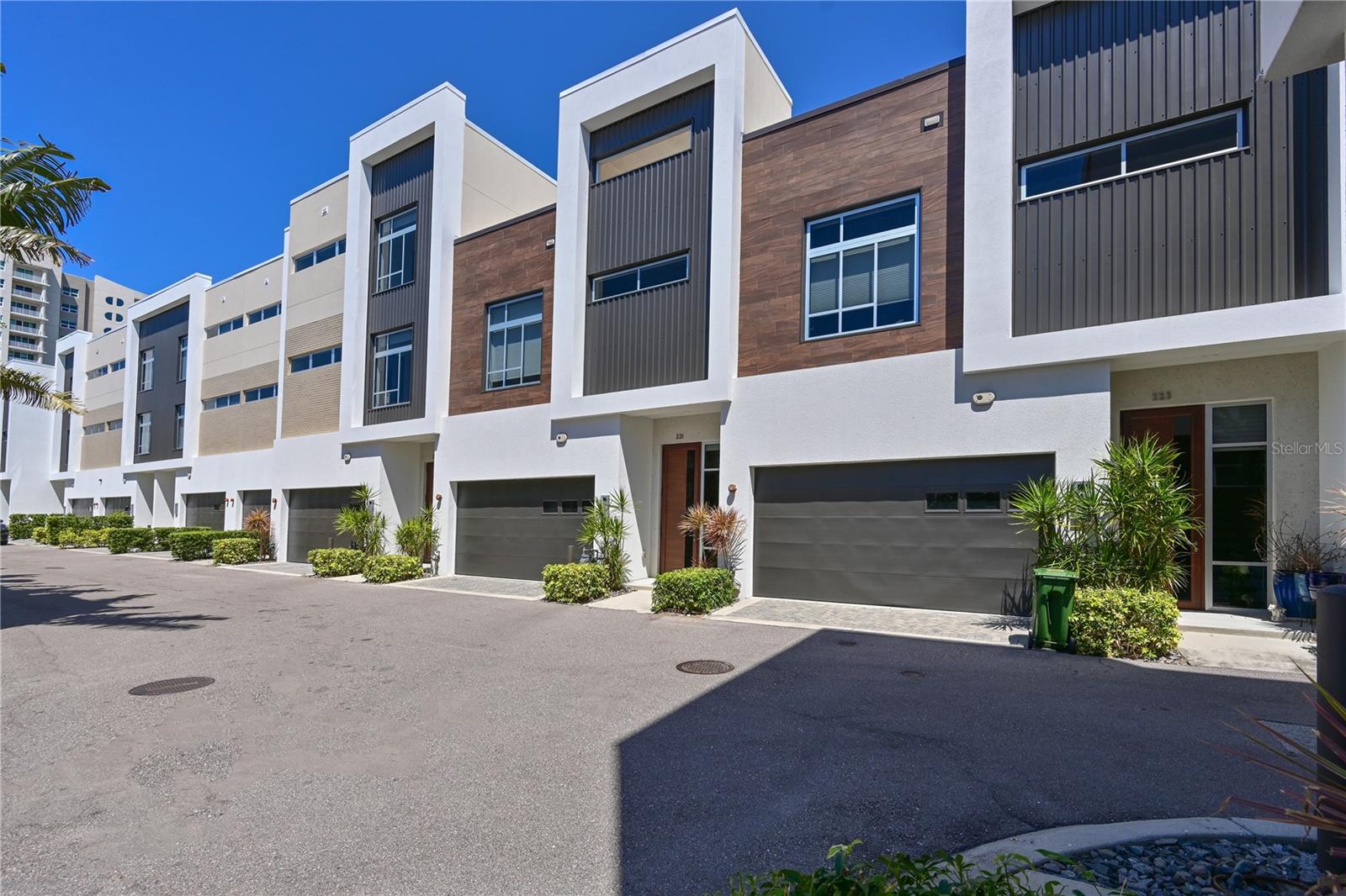 221 COSMOPOLITAN COURT