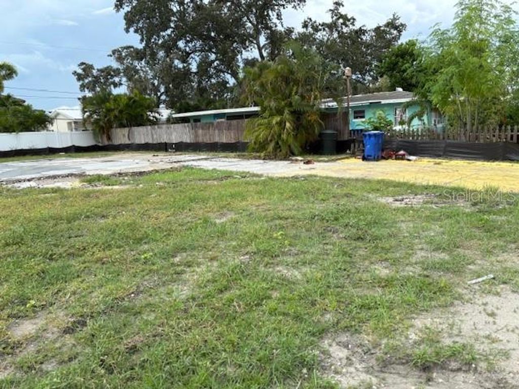 Photo of 2482 Trade Winds Drive, Dunedin, FL 34698 (MLS # TB8431828)