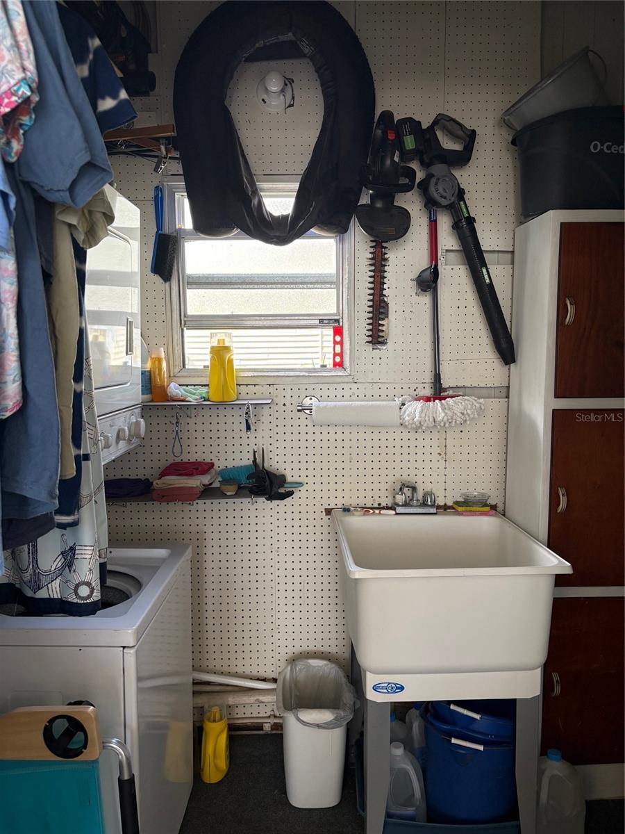 HOLIDAY SHORES MOBILE PARK UNREC - Residential