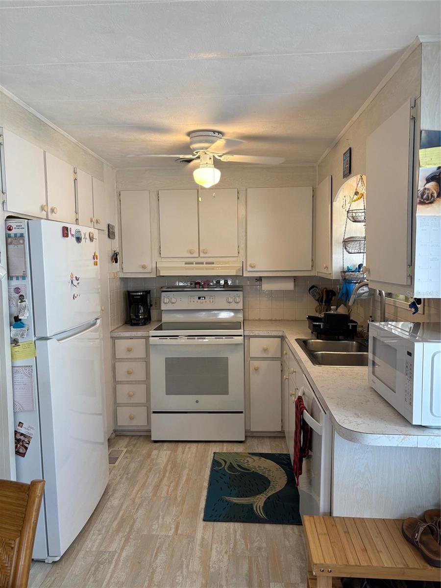 HOLIDAY SHORES MOBILE PARK UNREC - Residential