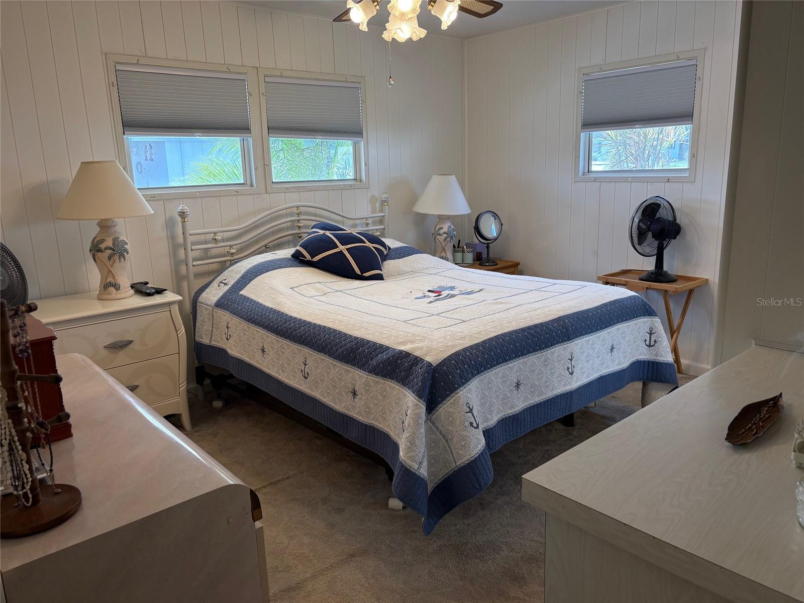 HOLIDAY SHORES MOBILE PARK UNREC - Residential