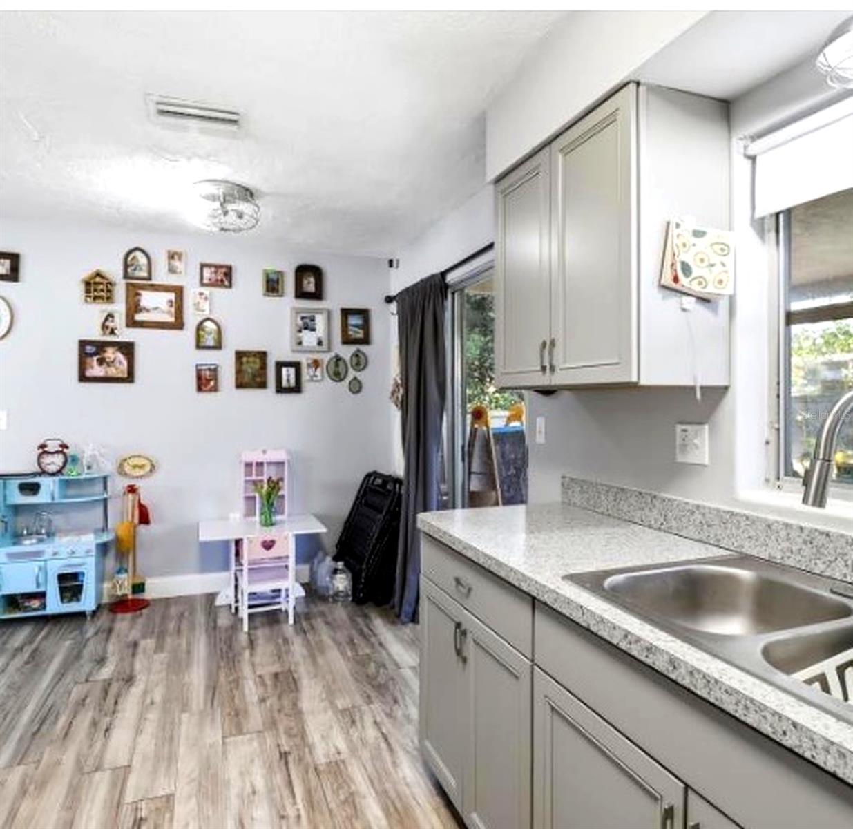 BEVERLY HILLS UNIT 04 - Residential