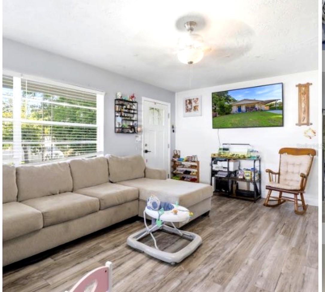 BEVERLY HILLS UNIT 04 - Residential