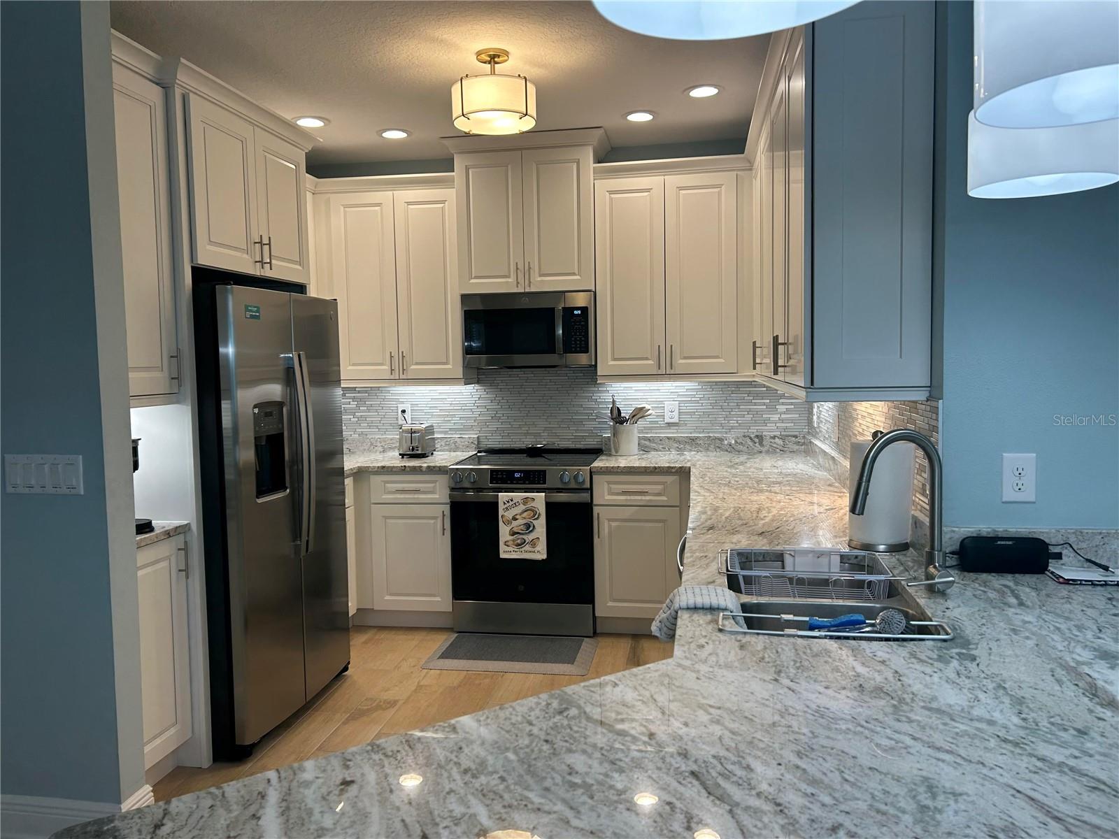 PALMA SOLA BAY CLUB - Residential Lease