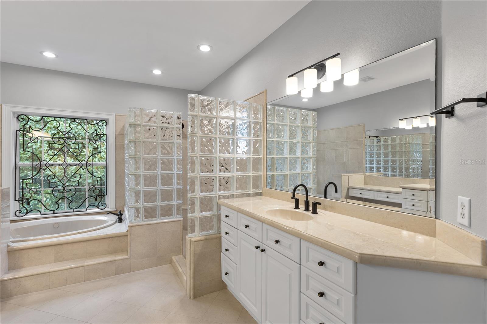 KEENES POINTE - Residential