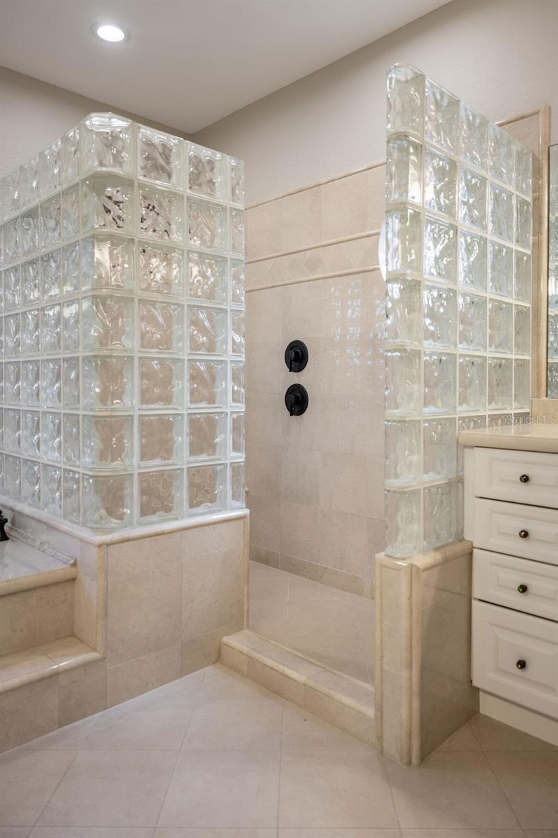 KEENES POINTE - Residential