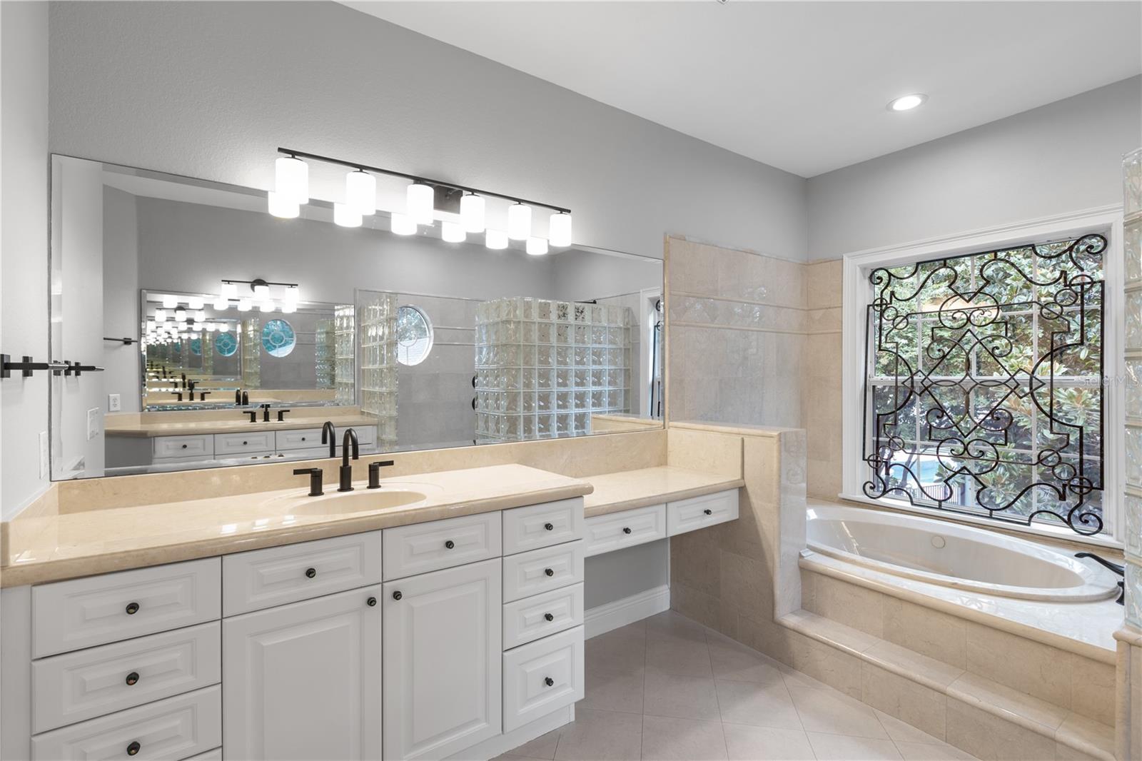 KEENES POINTE - Residential