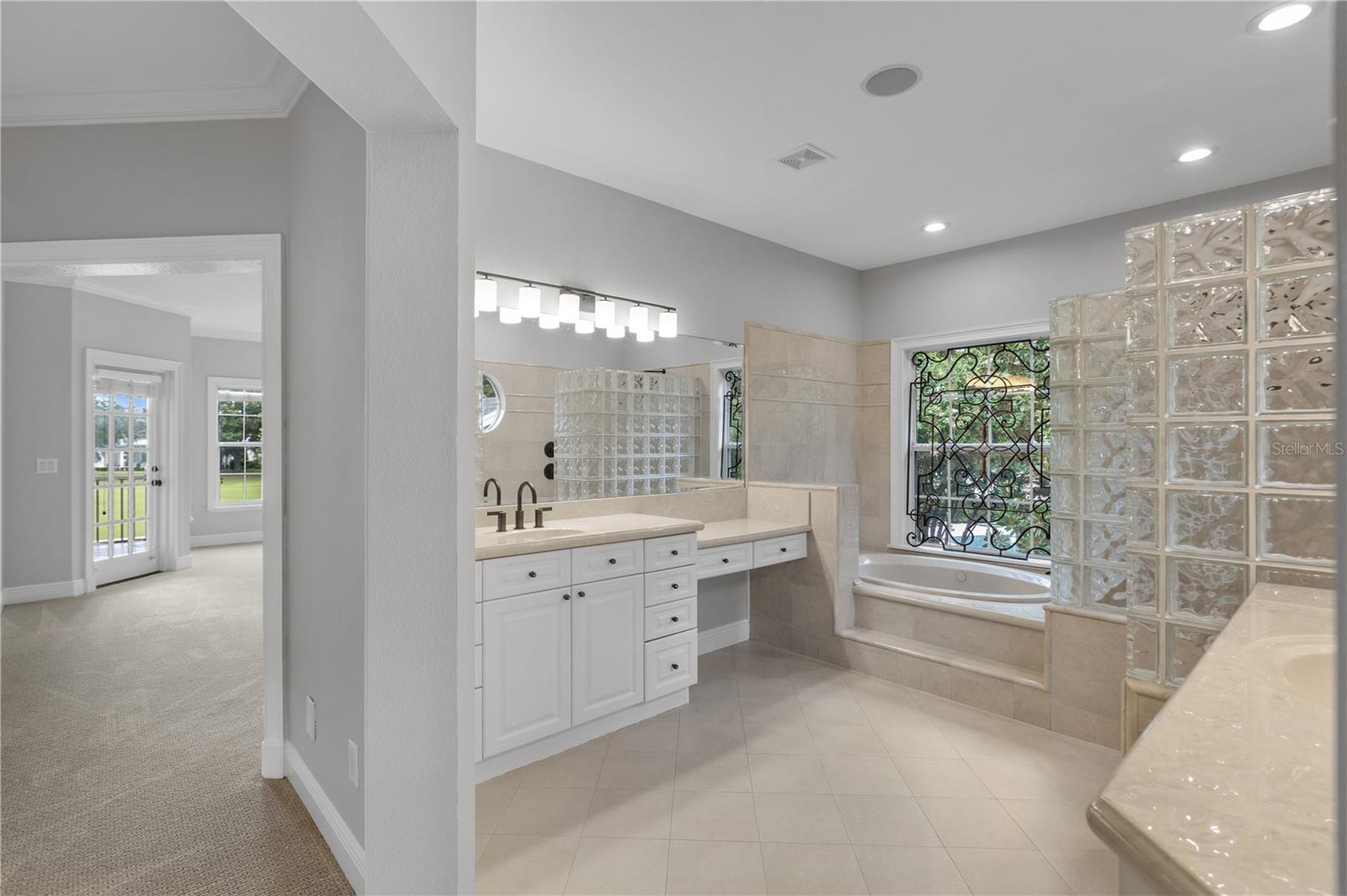KEENES POINTE - Residential
